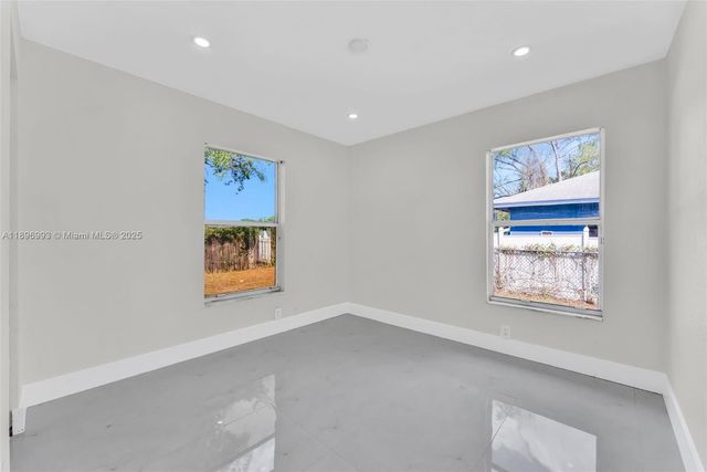 7690 NW 17th Pl, Miami, FL 33147