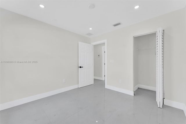 7690 NW 17th Pl, Miami, FL 33147