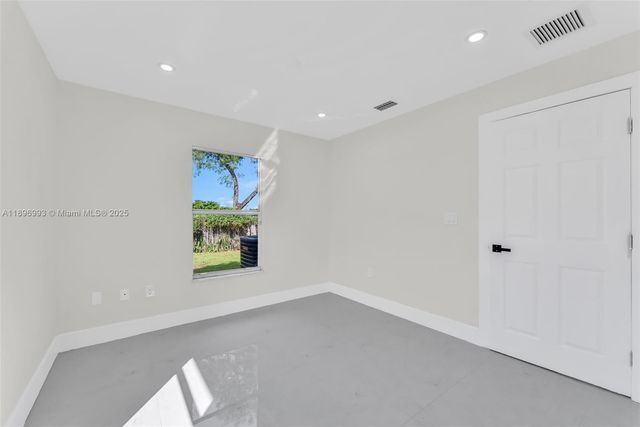 7690 NW 17th Pl, Miami, FL 33147