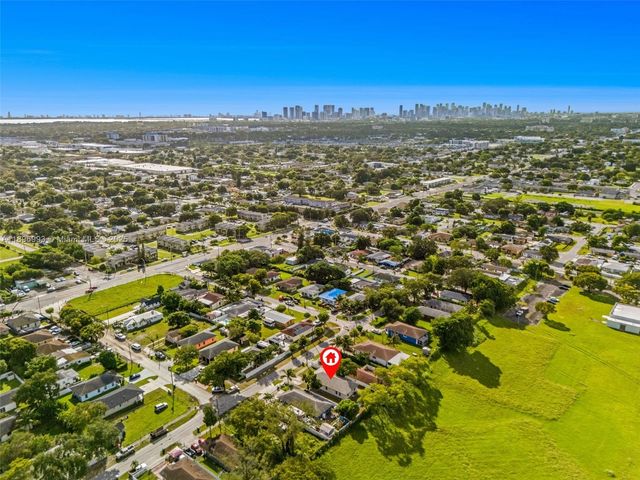 7690 NW 17th Pl, Miami, FL 33147