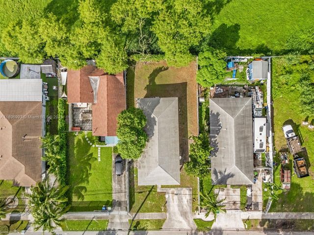 7690 NW 17th Pl, Miami, FL 33147