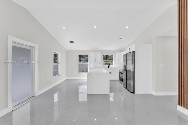 7690 NW 17th Pl, Miami, FL 33147
