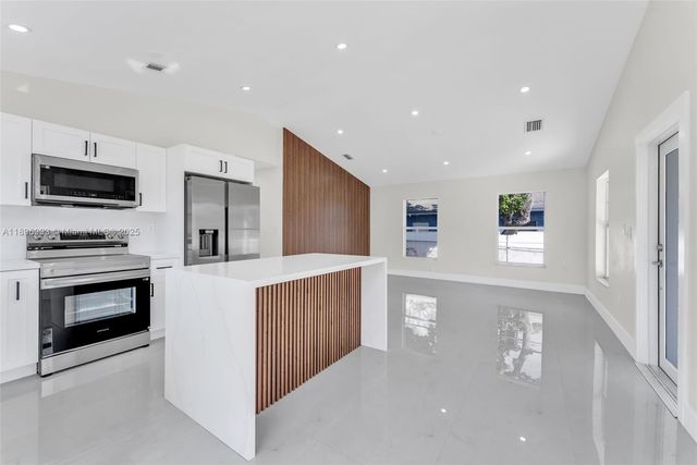 7690 NW 17th Pl, Miami, FL 33147