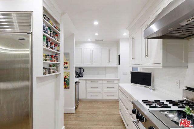 1760 Nichols Canyon Road, Los Angeles, CA 90046