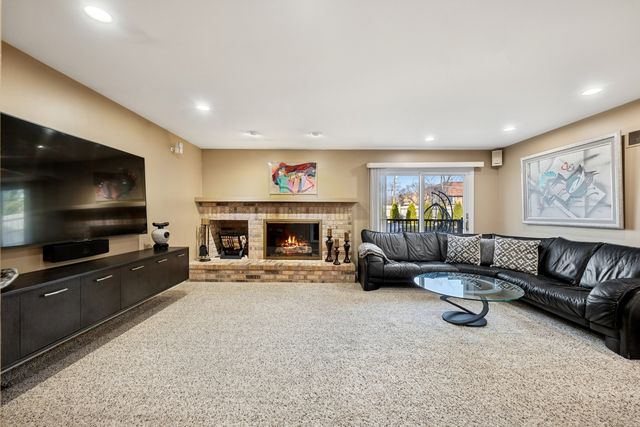 800 Downing Street, Northbrook, IL 60062