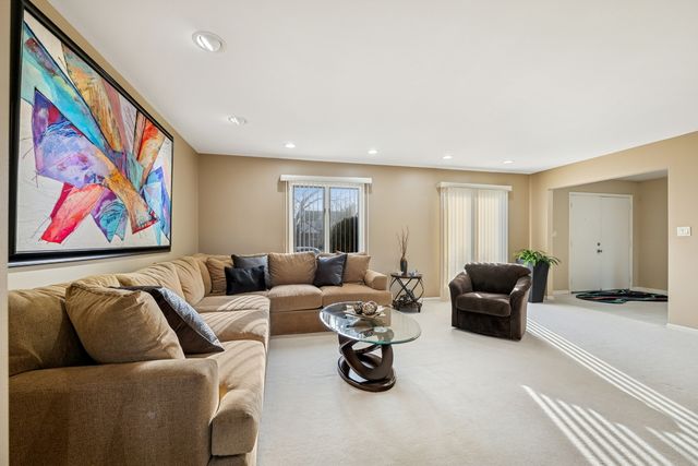 800 Downing Street, Northbrook, IL 60062