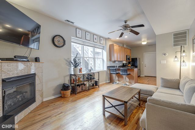 3124 W Cullom Avenue 2, Chicago, IL 60618