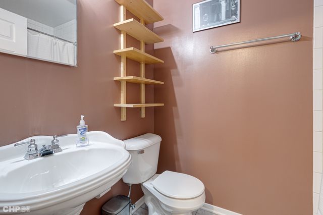 3124 W Cullom Avenue 2, Chicago, IL 60618