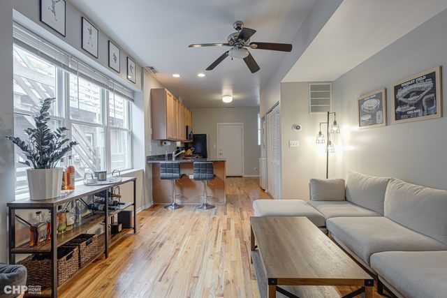 3124 W Cullom Avenue 2, Chicago, IL 60618