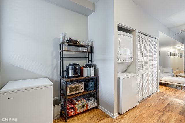 3124 W Cullom Avenue 2, Chicago, IL 60618