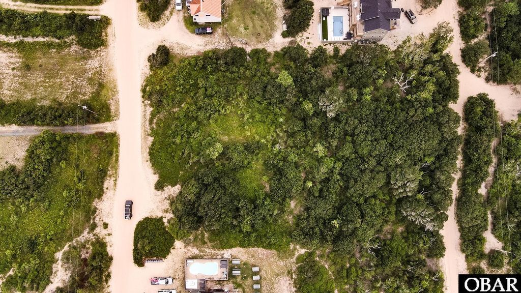 Image 9 of property listing at 2118 Sandfiddler Road, Corolla, NC 27927