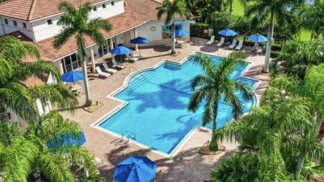 10671 Old Hammock Way, Wellington, FL 33414