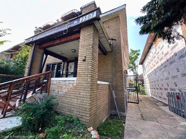 2505 W Buena Vista Street, Detroit, MI 48238