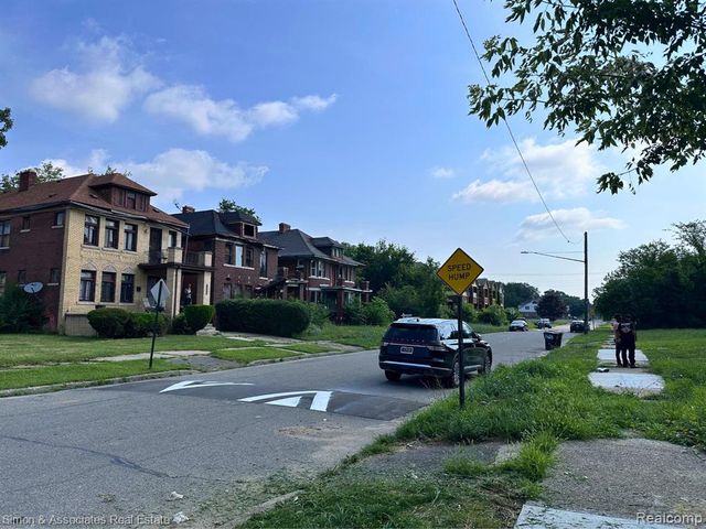 2505 W Buena Vista Street, Detroit, MI 48238