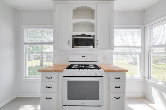 710 N Avenue H, Elgin, TX 78621