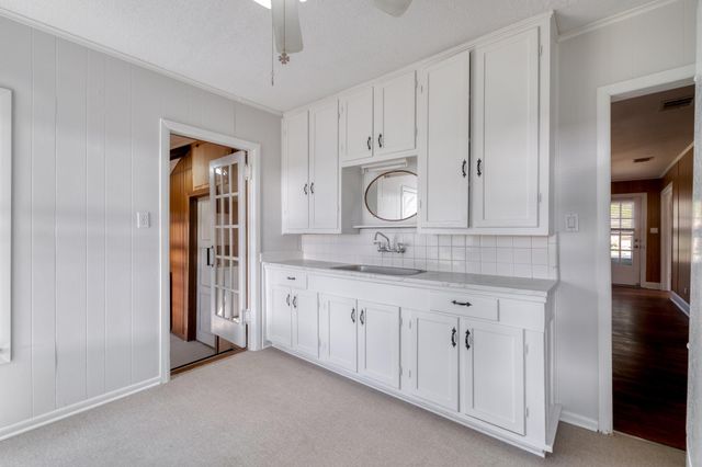 710 N Avenue H, Elgin, TX 78621