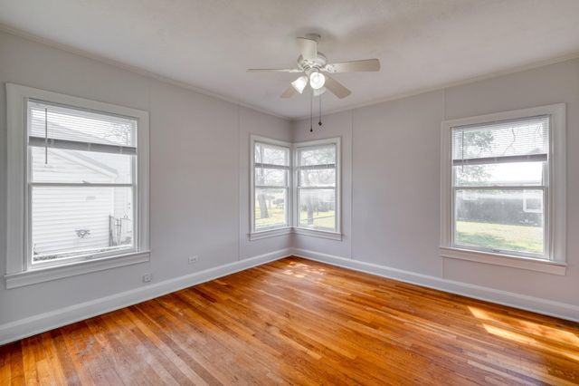 710 N Avenue H, Elgin, TX 78621