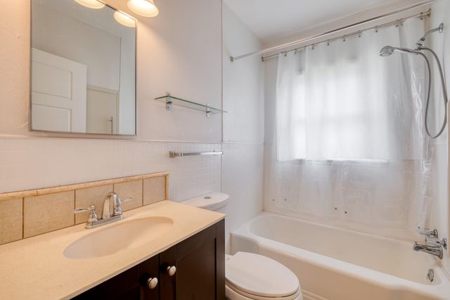 710 N Avenue H, Elgin, TX 78621