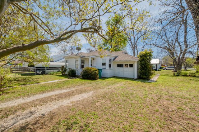 710 N Avenue H, Elgin, TX 78621