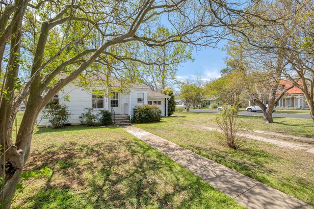 710 N Avenue H, Elgin, TX 78621