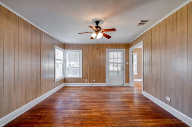 710 N Avenue H, Elgin, TX 78621