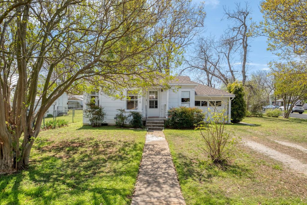 710 N Avenue H, Elgin, TX 78621