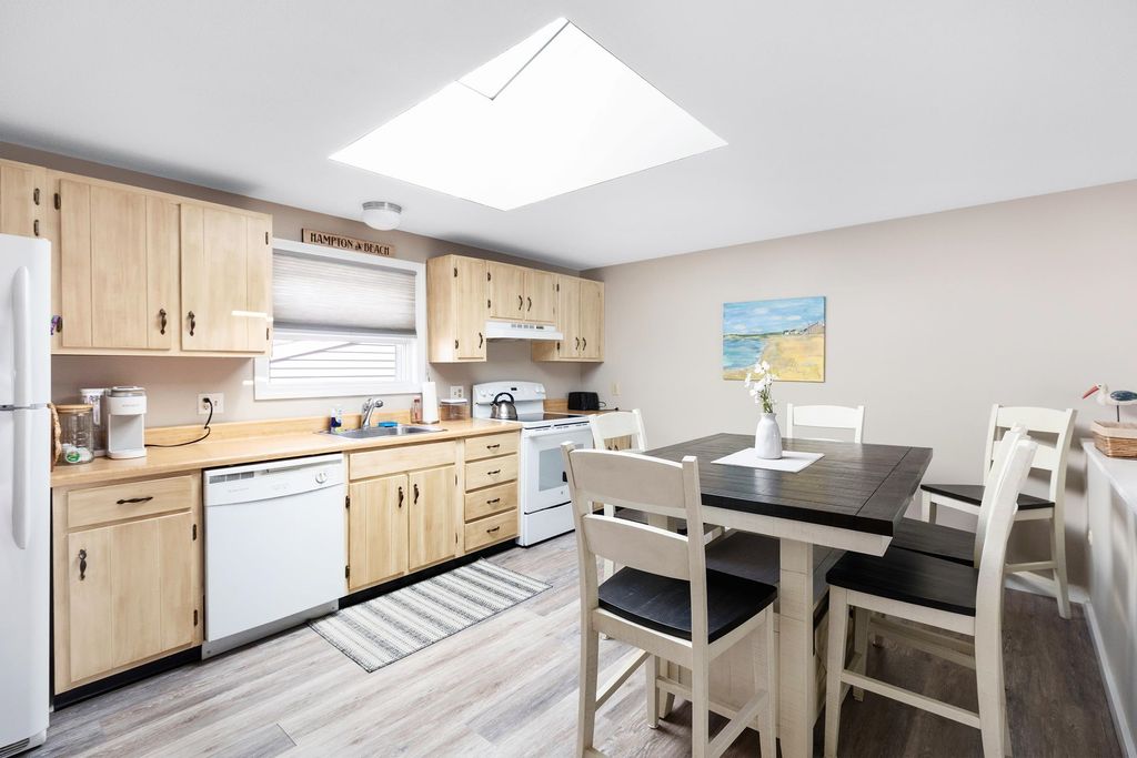 Image 13 of property listing at 14 Fellows Avenue # 2, Hampton, NH 03842