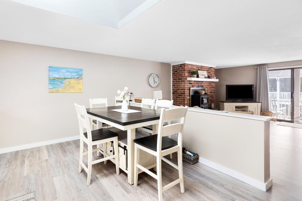 Image 14 of property listing at 14 Fellows Avenue # 2, Hampton, NH 03842