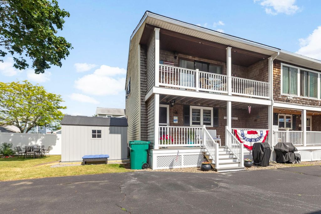 Image 3 of property listing at 14 Fellows Avenue # 2, Hampton, NH 03842