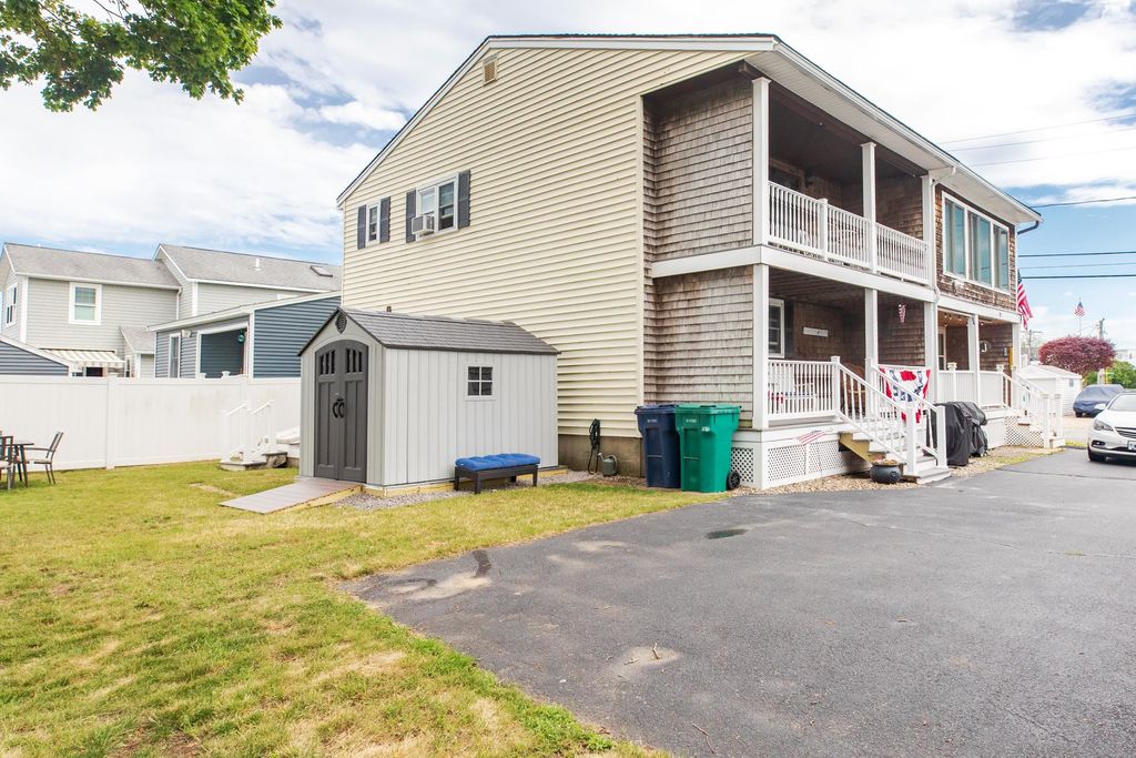 Image 8 of property listing at 14 Fellows Avenue # 2, Hampton, NH 03842