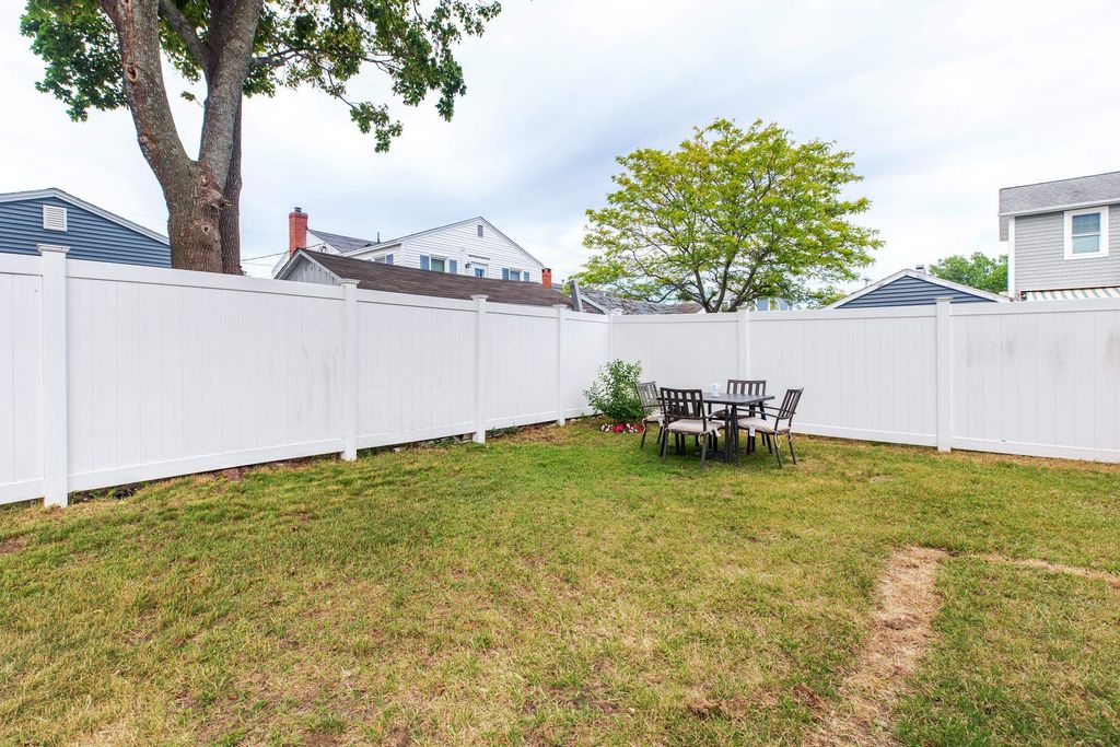 Image 10 of property listing at 14 Fellows Avenue # 2, Hampton, NH 03842