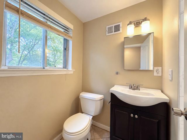 820 LEEDS LN, Newark, DE 19711