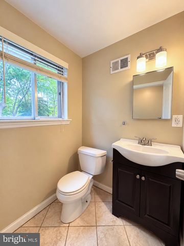 820 LEEDS LN, Newark, DE 19711