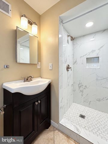 820 LEEDS LN, Newark, DE 19711