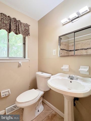 820 LEEDS LN, Newark, DE 19711