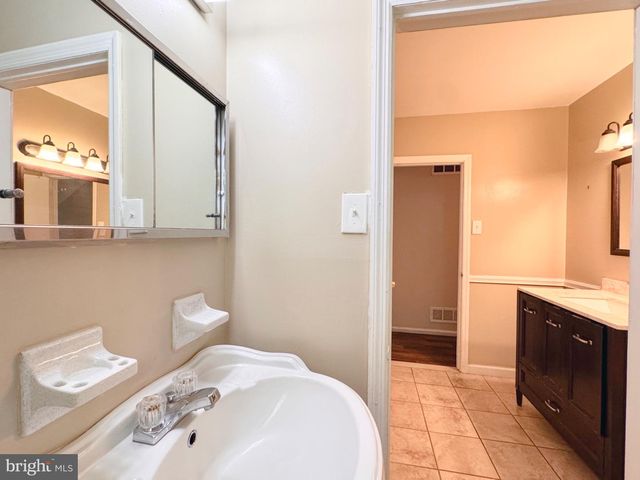 820 LEEDS LN, Newark, DE 19711