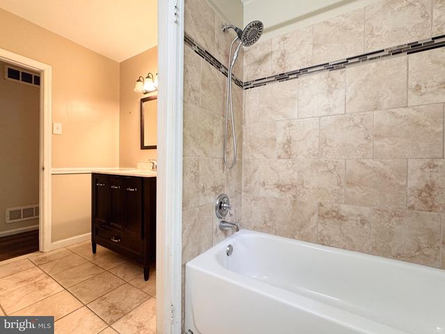 820 LEEDS LN, Newark, DE 19711