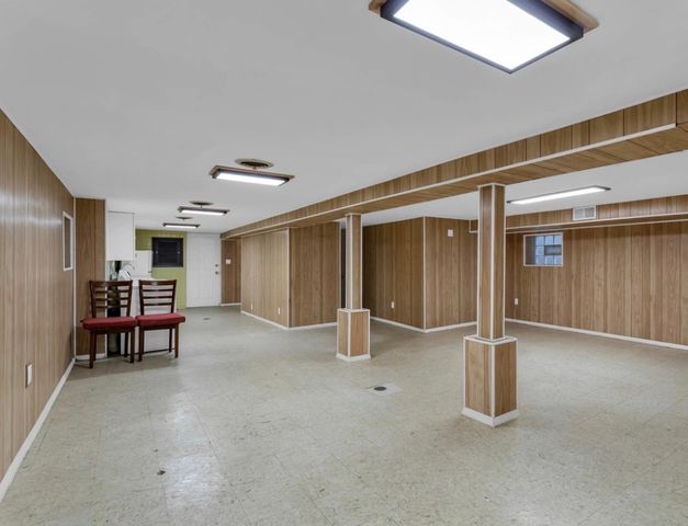 5541 W Roscoe Street G, Chicago, IL 60641