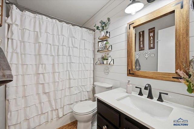 4749 SUMMERSET DR, Rapid City, SD 57702