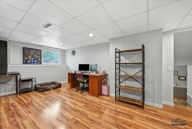4749 SUMMERSET DR, Rapid City, SD 57702