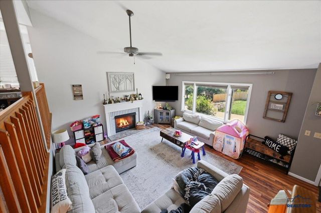 4749 SUMMERSET DR, Rapid City, SD 57702