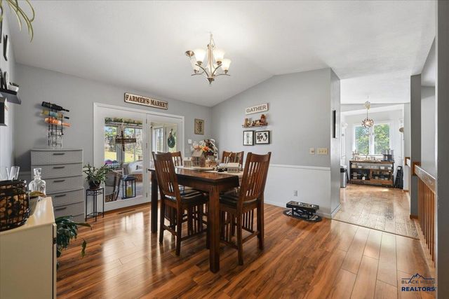 4749 SUMMERSET DR, Rapid City, SD 57702