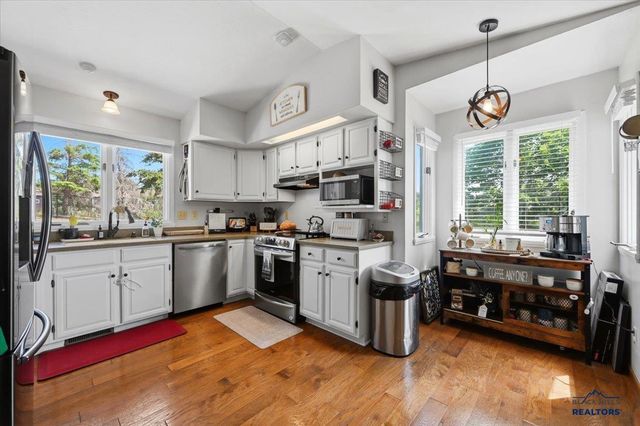 4749 SUMMERSET DR, Rapid City, SD 57702