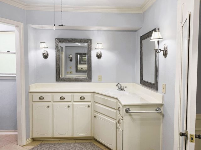 3704 Lynnwood Drive, Arlington, TX 76013