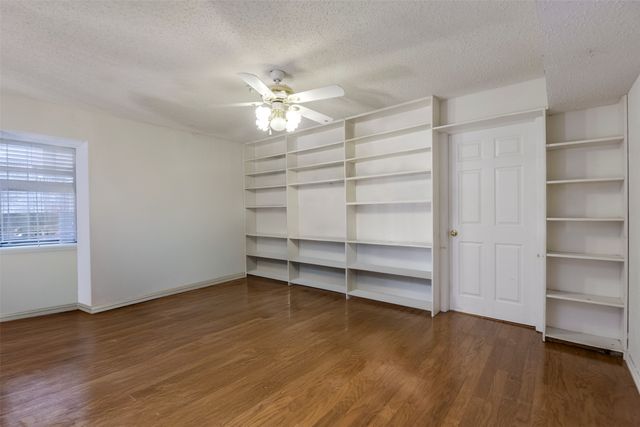 3704 Lynnwood Drive, Arlington, TX 76013