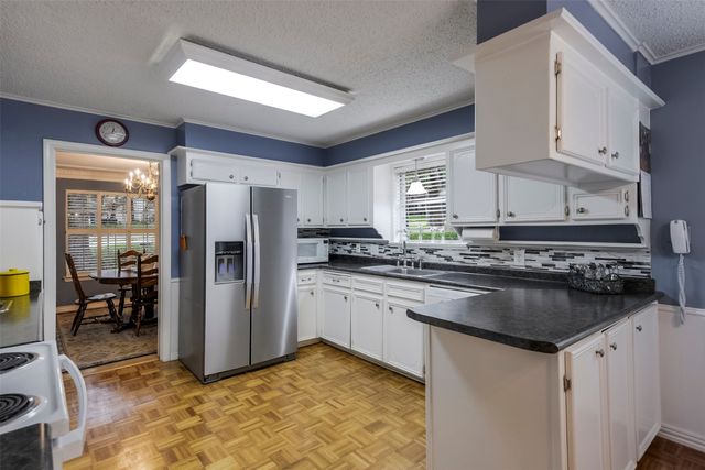 3704 Lynnwood Drive, Arlington, TX 76013
