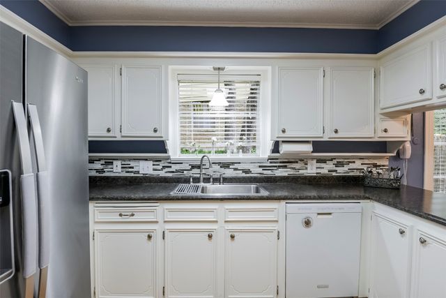 3704 Lynnwood Drive, Arlington, TX 76013