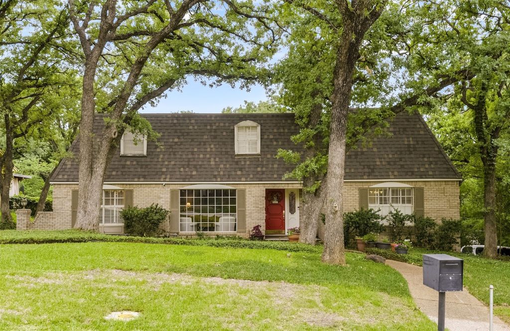 3704 Lynnwood Drive, Arlington, TX 76013