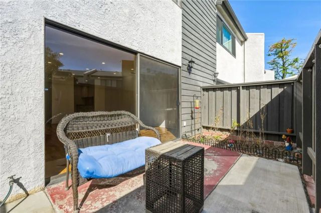 11311 Tampa Avenue 21, Porter Ranch, CA 91326