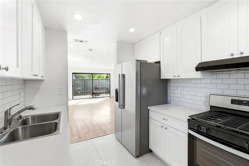 11311 Tampa Avenue 21, Porter Ranch, CA 91326